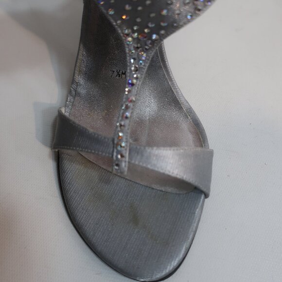 Womens Stuart Weitzman Silver Rhinestone Embellished T-Strap Sandal Heels 7.5 - Picture 3 of 11